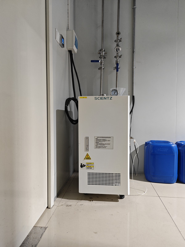 新芝阿弗斯外置顯示型高低溫控溫系統(tǒng)設(shè)備實(shí)拍圖2